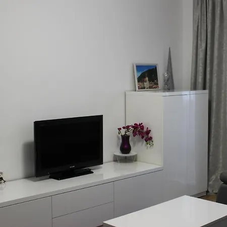 Cozy White Апартаменти