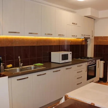 Cozy White Апартаменти Брашов